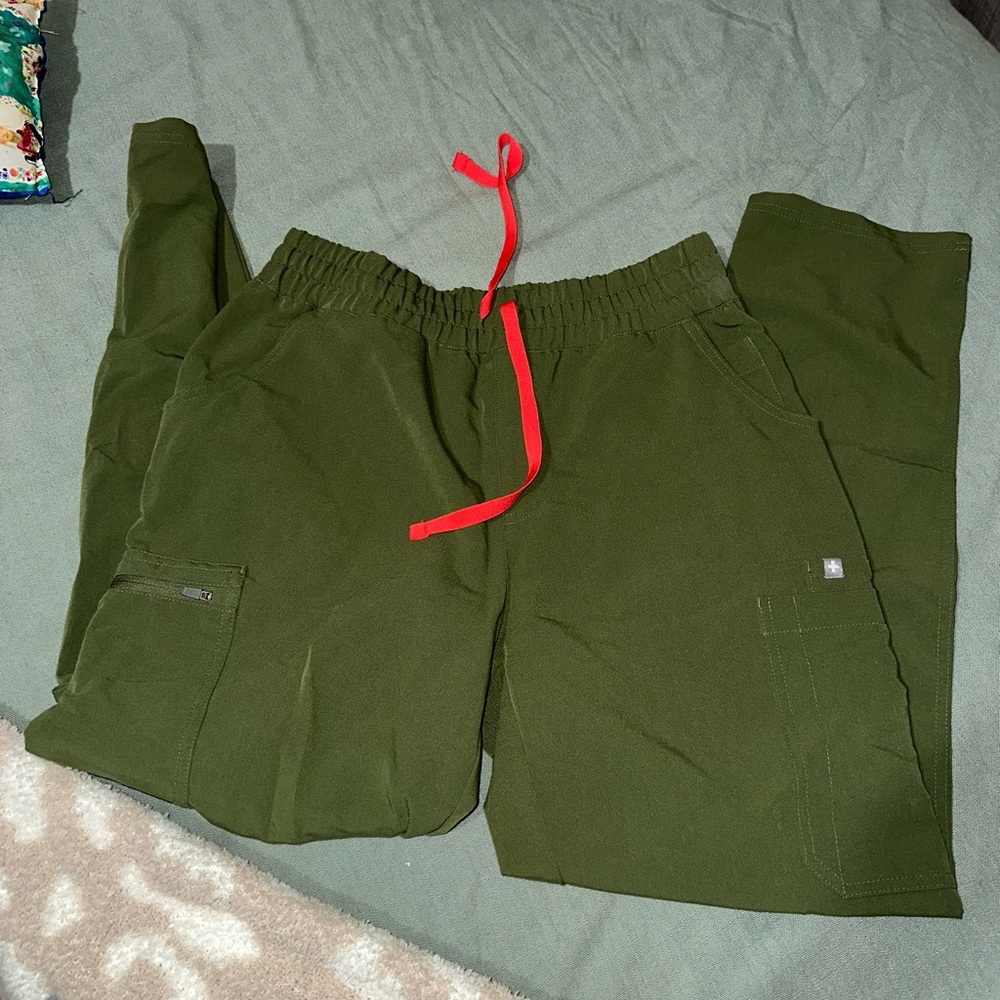 Figs olive green Yola size Rmed